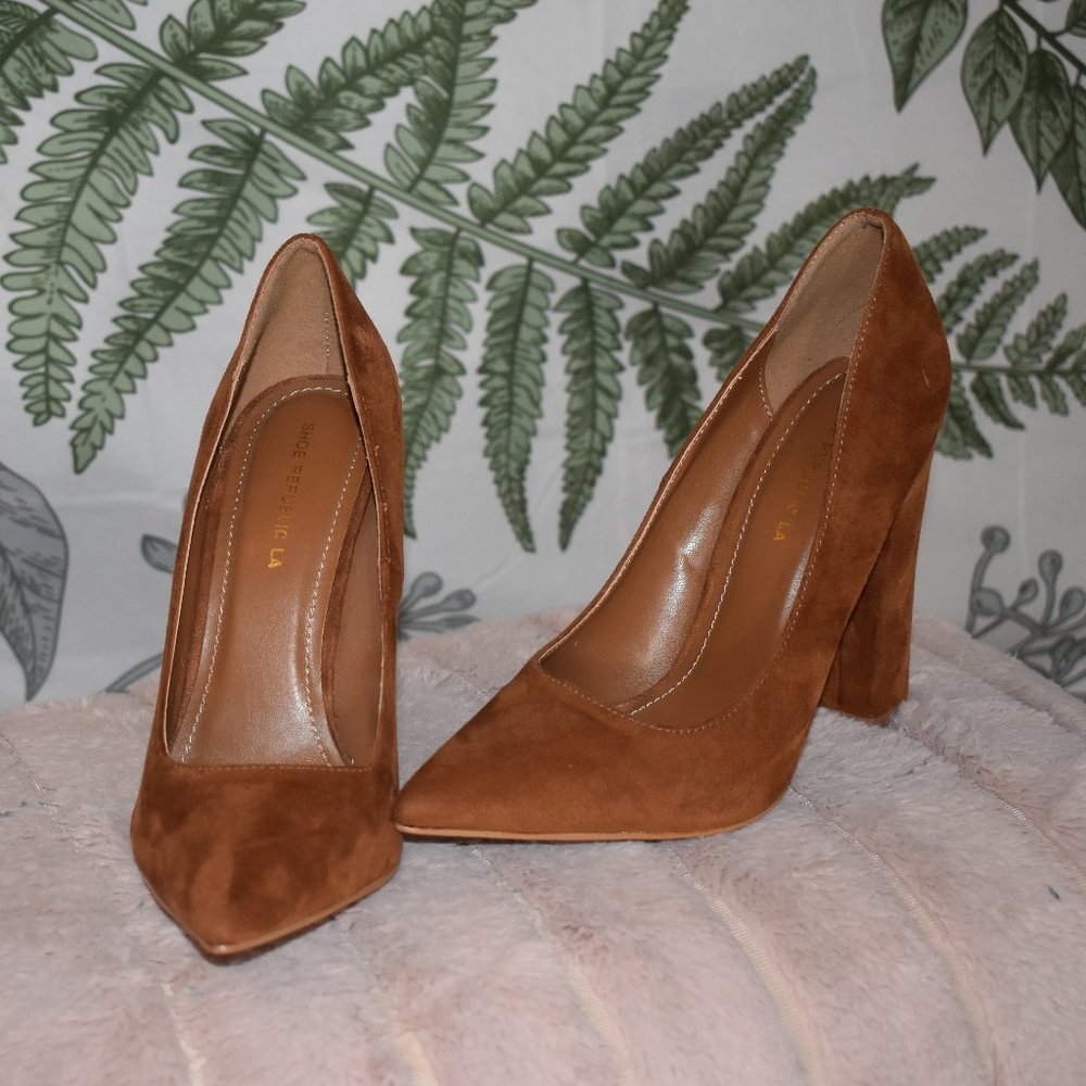Tan suede chunky heel pumps
